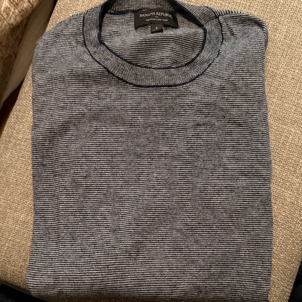 Banana Republic Men's Black and Gray Crewneck Sweater